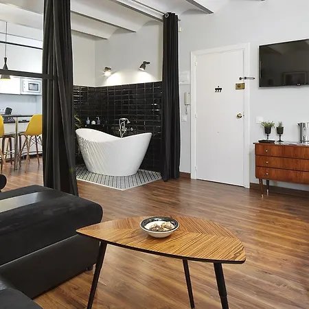 L'appartement, Luxury